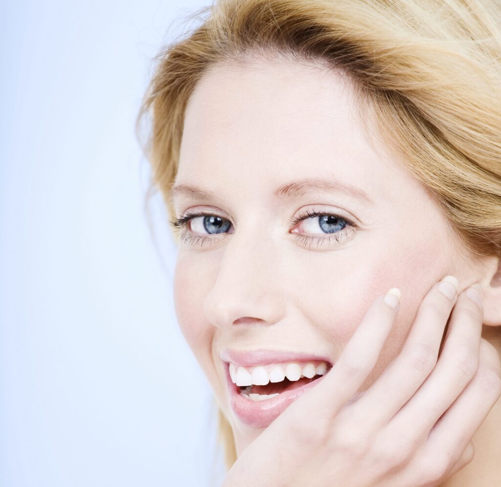 A smiling woman | Allison Jeffery Clinic